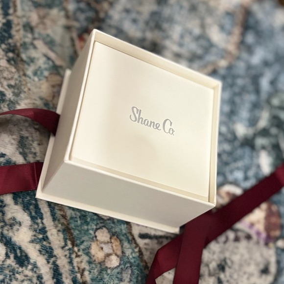 Shane Co. Pearl Bracelet - Picture 6 of 10